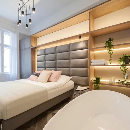 Luxe 3bed 3bath Steps To New York Cafe & Szimpla Kert *