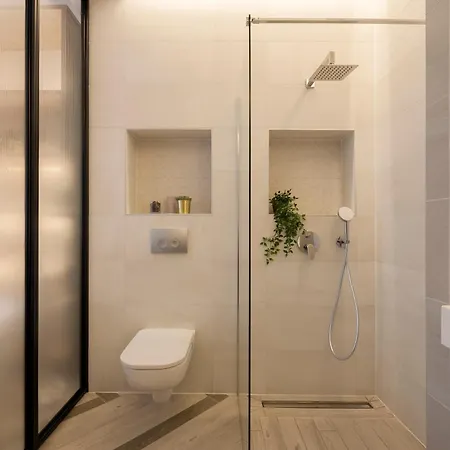 Luxe 3bed 3bath Steps To New York Cafe & Szimpla Kert *