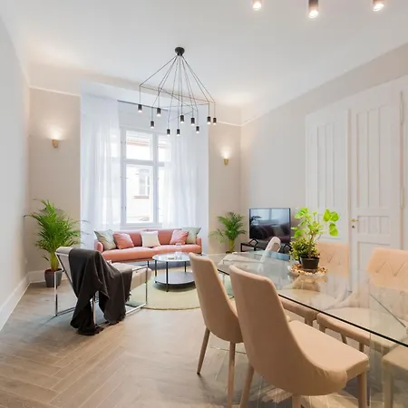 Luxe 3bed 3bath Steps To New York Cafe & Szimpla Kert דירה *