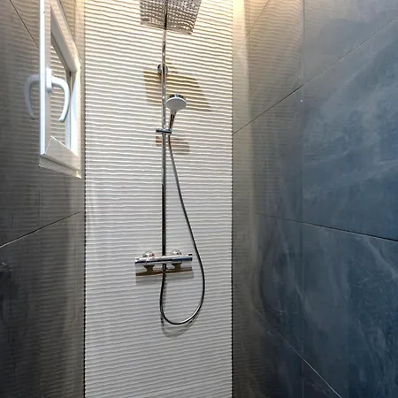 Luxe 3bed 3bath Steps To New York Cafe & Szimpla Kert דירה *