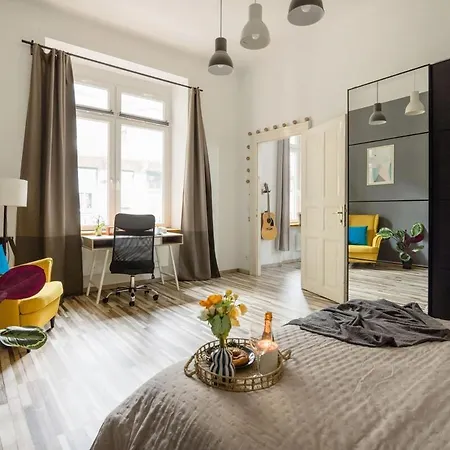 Charm In Bustling 7th District Apartment