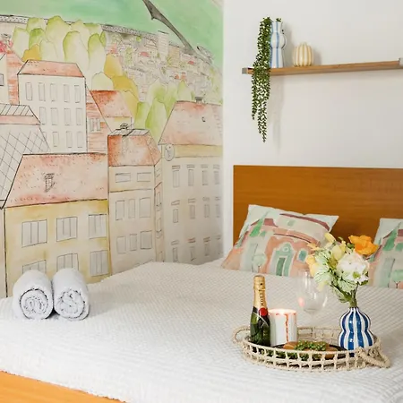 Apartment Charm In Bustling 7th District Budapest