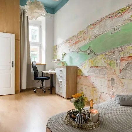 Charm In Bustling 7th District
