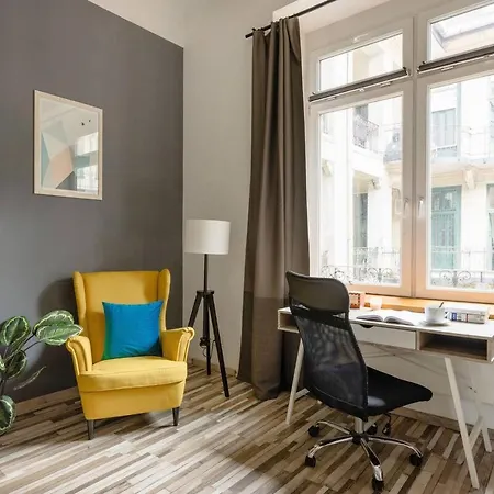 Apartment Charm In Bustling 7th District Budapest