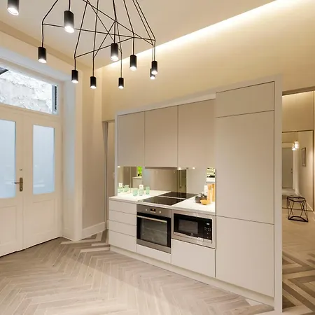 Luxe 3bed 3bath Steps To New York Cafe & Szimpla Kert *