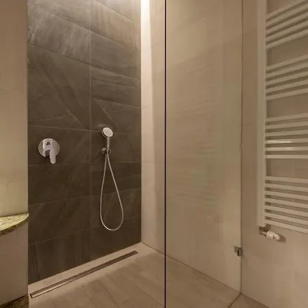 Luxe 3bed 3bath Steps To New York Cafe & Szimpla Kert *