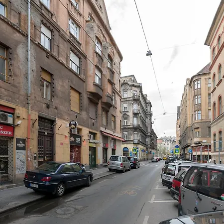 Luxe 3bed 3bath Steps To New York Cafe & Szimpla Kert *