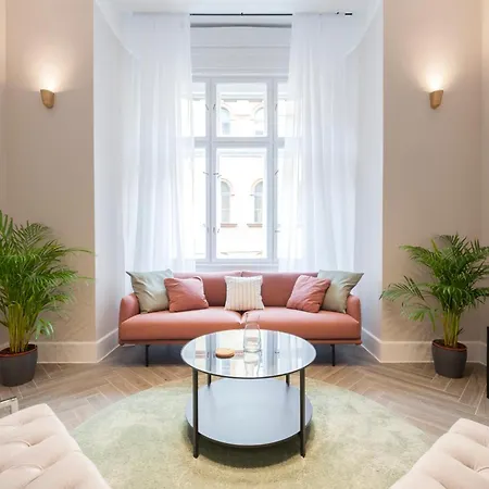 Luxe 3bed 3bath Steps To New York Cafe & Szimpla Kert Budapest
