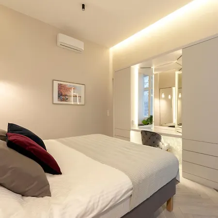 Luxe 3bed 3bath Steps To New York Cafe & Szimpla Kert Budapest