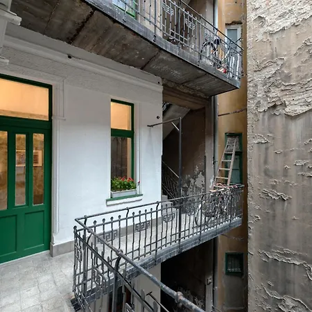 Luxe 3bed 3bath Steps To New York Cafe & Szimpla Kert アパート ブダペスト